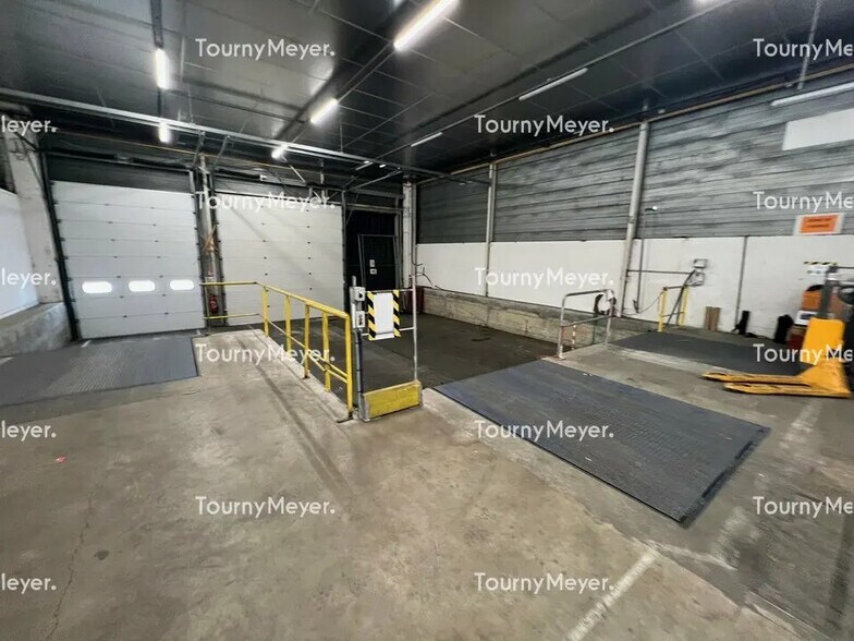 Flex in Rennes for lease - Interior Photo - Image 3 of 16