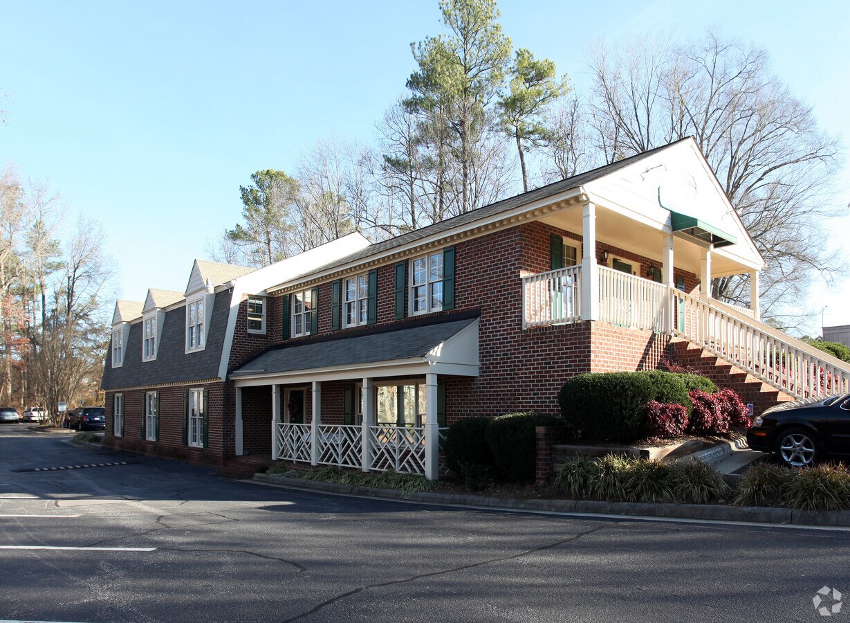 2305 E Millbrook Rd, Raleigh, NC 27604