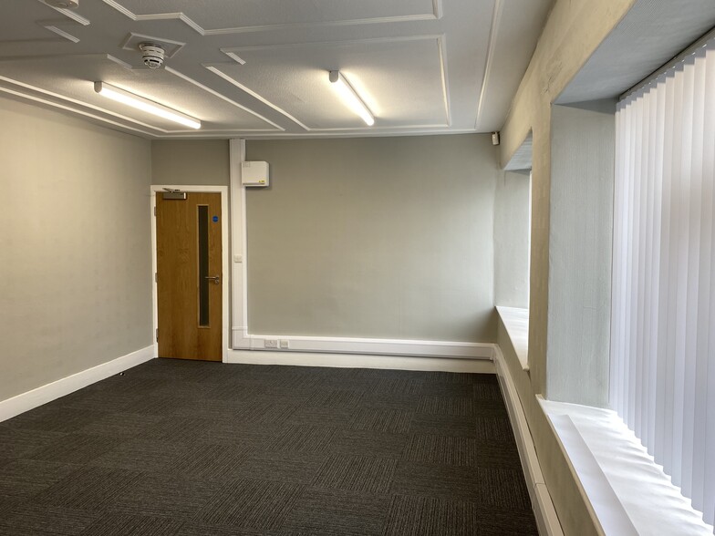 310 Sandygate Rd, Sheffield for lease - Interior Photo - Image 3 of 7