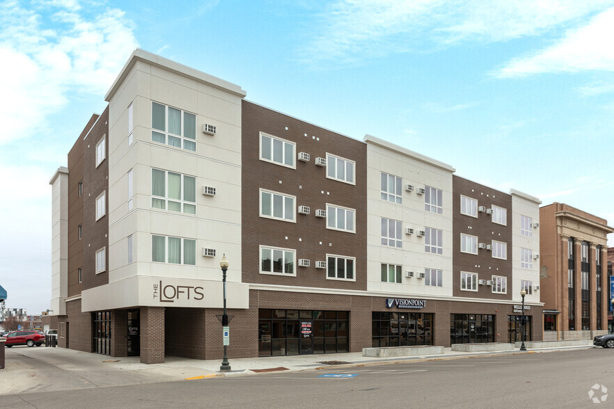 10 N Broadway, Watertown, SD for lease - Building Photo - Image 1 of 2