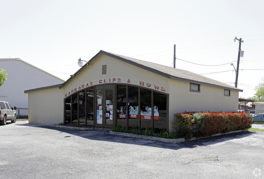 5221-5331 McCullough Ave, San Antonio, TX for lease - Primary Photo - Image 3 of 10
