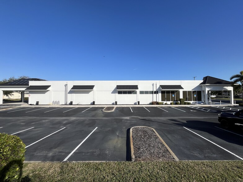 1892 SE Federal Hwy, Stuart, FL for sale - Building Photo - Image 3 of 12