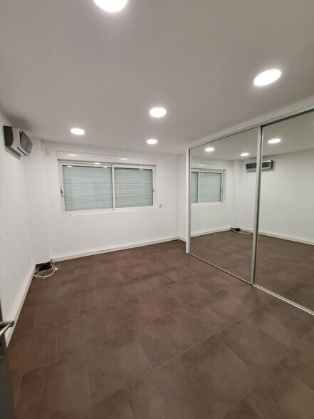 Flex in Roquebrune-sur-Argens for sale - Interior Photo - Image 2 of 5