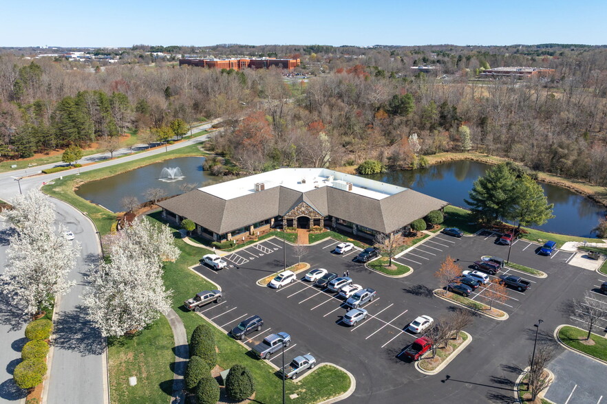 4196 Mendenhall Oaks Pky, High Point, NC for lease - Building Photo - Image 1 of 8
