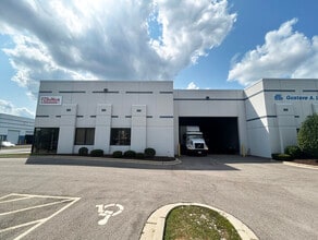 1700-1730 Todd Farm Dr, Elgin, IL for lease Interior Photo- Image 2 of 8
