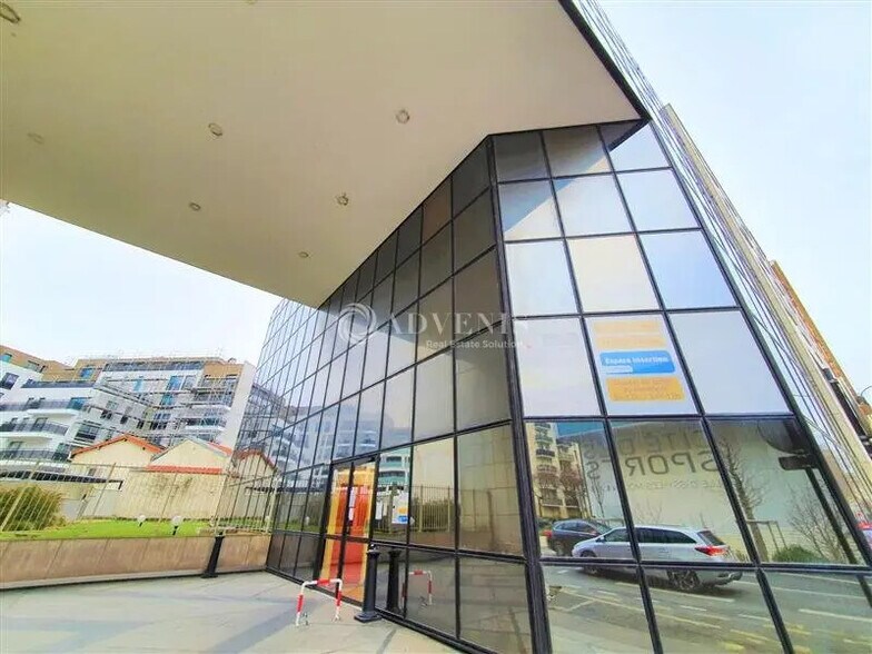 Office in Issy-les-Moulineaux for sale - Building Photo - Image 2 of 11