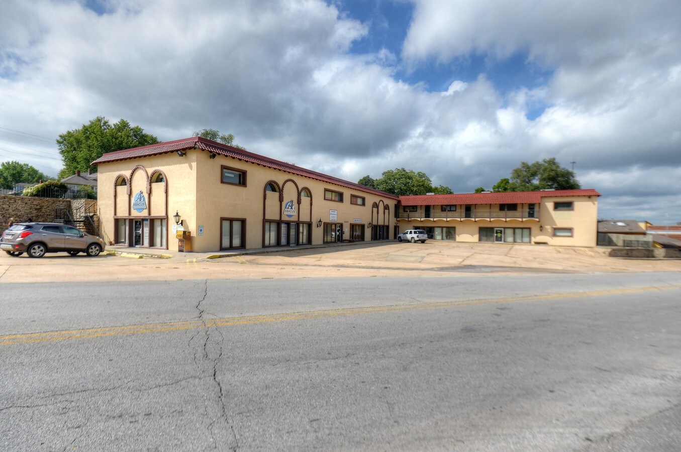 1060510715 E Winner Rd, Independence, MO 64052