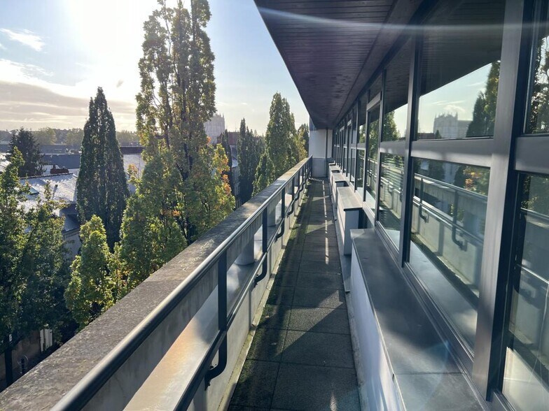 Office in Nantes for lease - Building Photo - Image 2 of 7