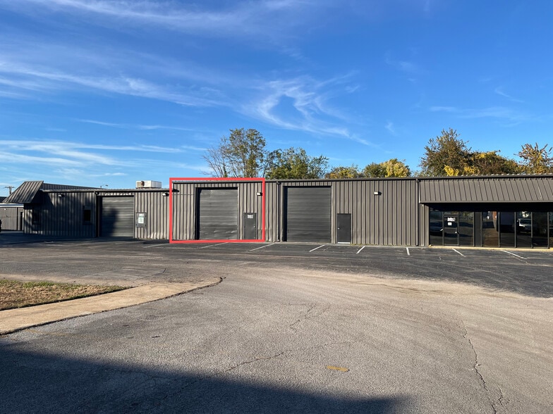 137B Dyer St, Columbia, TN for lease - Building Photo - Image 2 of 7