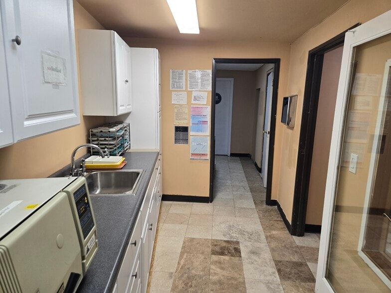 335 W Arrow Hwy, Glendora, CA for lease - Building Photo - Image 3 of 5