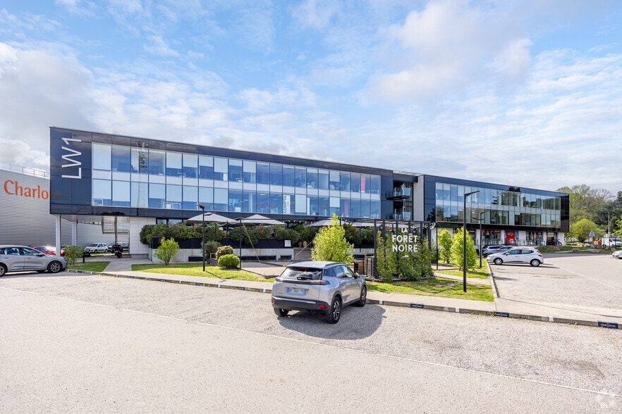 1 Route Des Troques, Chaponost for sale - Primary Photo - Image 1 of 2