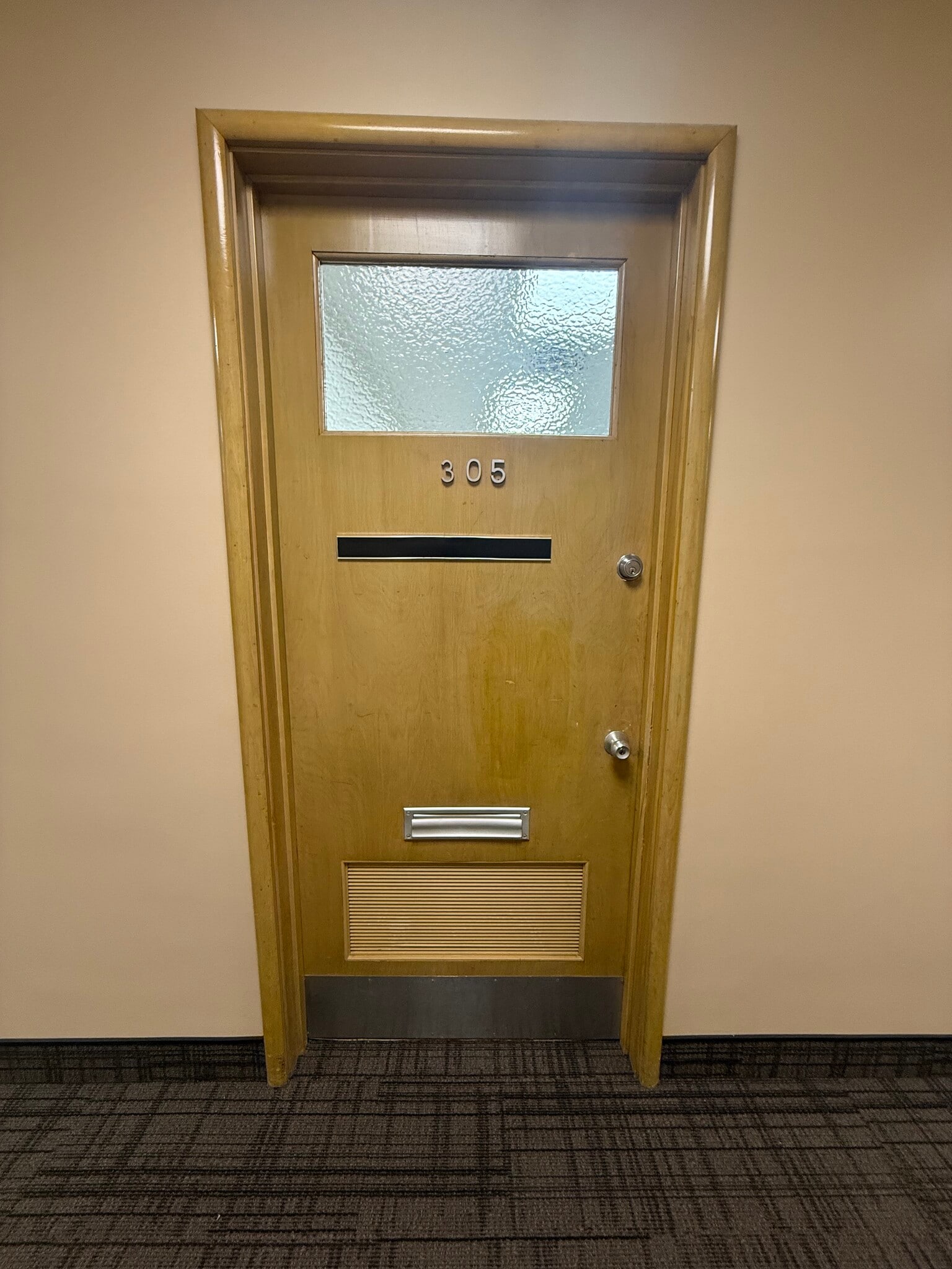 110 E Schiller St, Elmhurst, IL for lease Interior Photo- Image 1 of 6