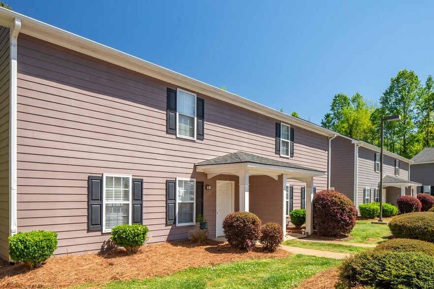 878 Hospital Rd, Commerce, GA for sale - Building Photo - Image 2 of 12