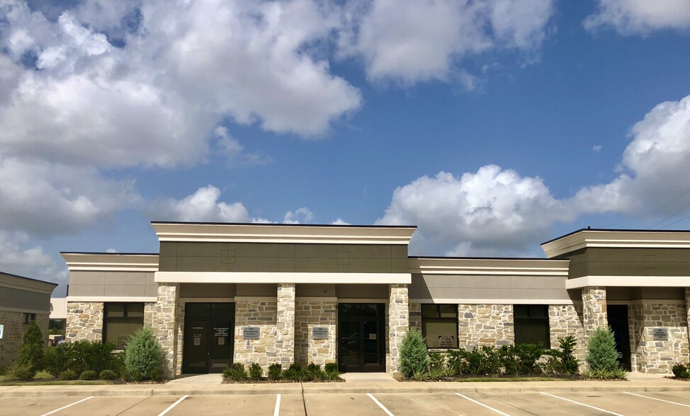 633 E Fernhurst Dr, Katy, TX for lease - Building Photo - Image 1 of 15