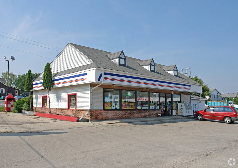 1380 15th Ave, Union Grove, WI for sale - Primary Photo - Image 1 of 4