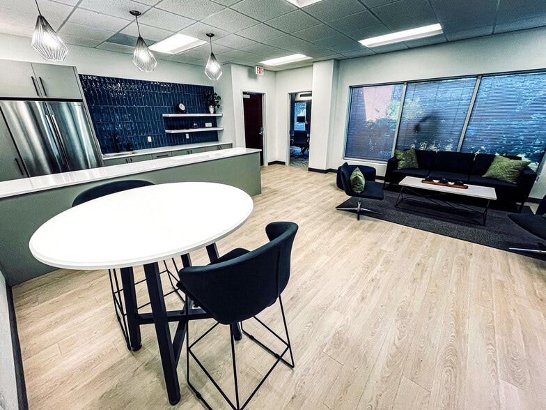 420 Gallimore Dairy Rd, Greensboro, NC for lease - Building Photo - Image 1 of 12