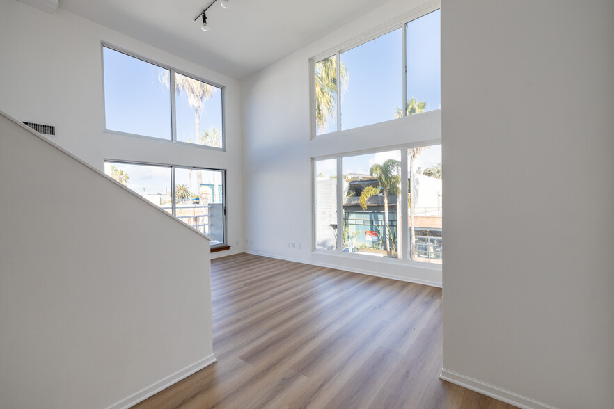 1350-1352 Abbot Kinney Blvd, Venice, CA for lease - Building Photo - Image 3 of 13