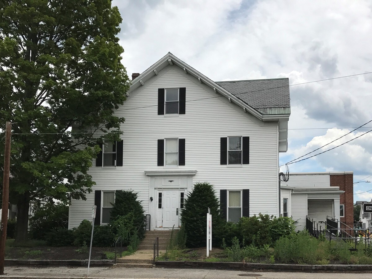 298 Hanover St, Manchester, NH 03104