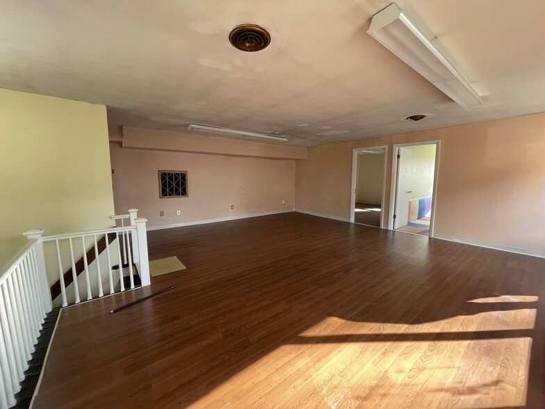 7 Selden St, Woodbridge, CT for lease - Building Photo - Image 3 of 4