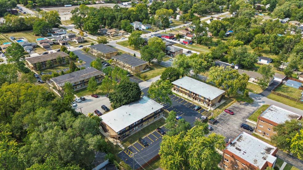 Knox & Kilpatrick Apartments portfolio of 3 properties for sale on LoopNet.com - Building Photo - Image 3 of 9