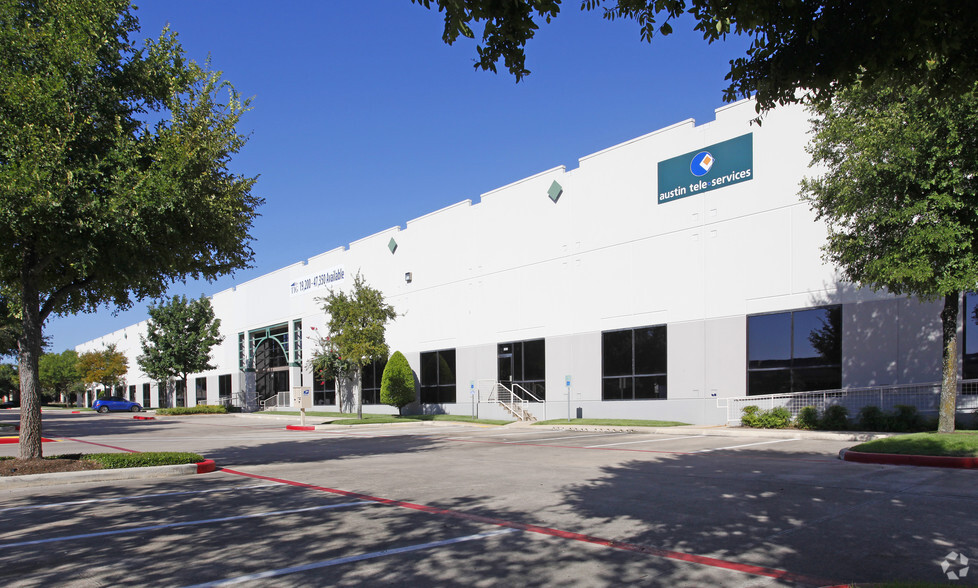 4007 Commercial Center Dr, Austin, TX for lease - Primary Photo - Image 3 of 5