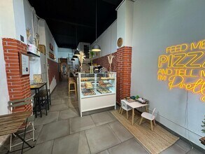 Retail in Barcelona, Barcelona for lease Interior Photo- Image 2 of 16