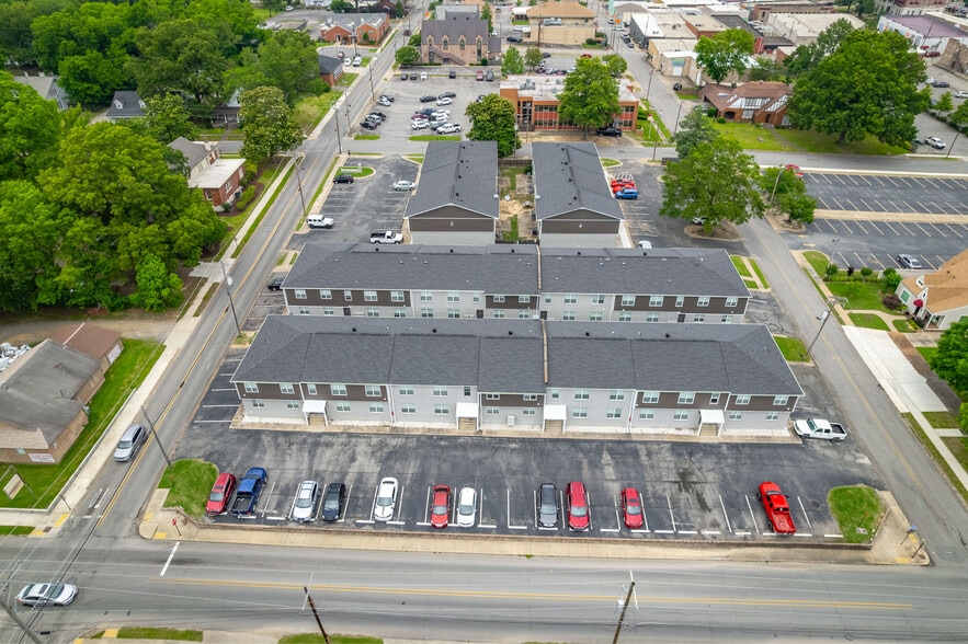 Searcy Multifamily Portfolio - 141 units portfolio of 4 properties for sale on LoopNet.com - Building Photo - Image 2 of 22