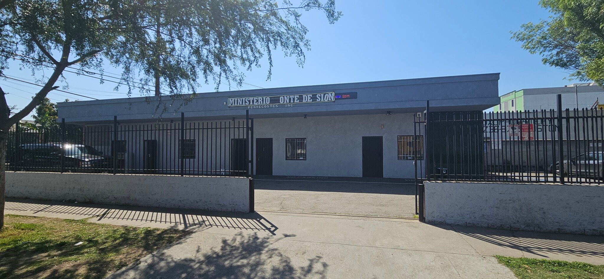 5500 S Western Ave, Los Angeles, CA for lease Primary Photo- Image 1 of 7