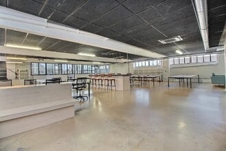 19 Rue Des Petites Ecuries, Paris for lease Interior Photo- Image 2 of 5