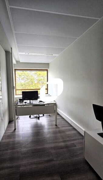 Office in Lyon for lease - Building Photo - Image 3 of 18