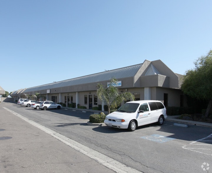 3540 Oakdale Rd, Modesto, CA for lease - Building Photo - Image 2 of 2