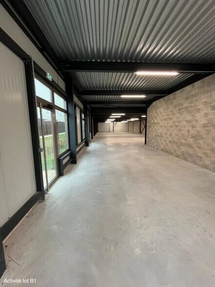 Flex in Gennevilliers for lease - Interior Photo - Image 3 of 5