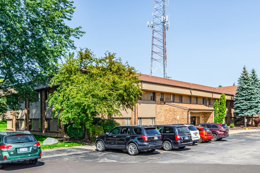913 W Holmes Rd, Lansing, MI for lease - Building Photo - Image 2 of 12