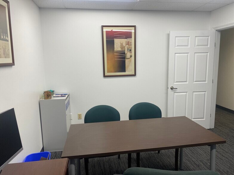 3048 Skaha Lake Rd, Penticton, BC for lease - Building Photo - Image 2 of 7