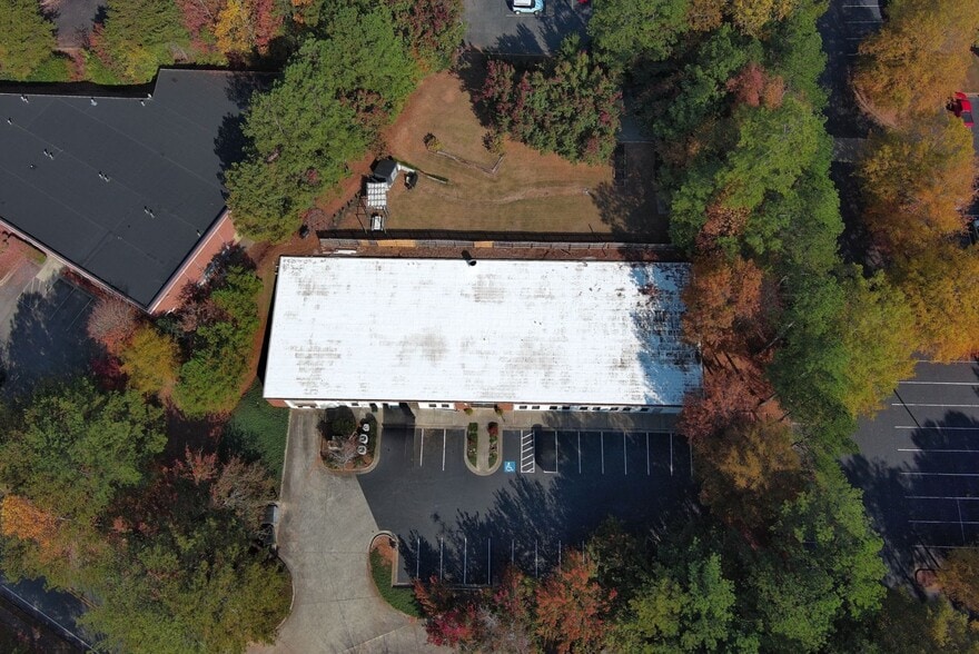 625 Hembree Pky, Roswell, GA for lease - Building Photo - Image 2 of 5