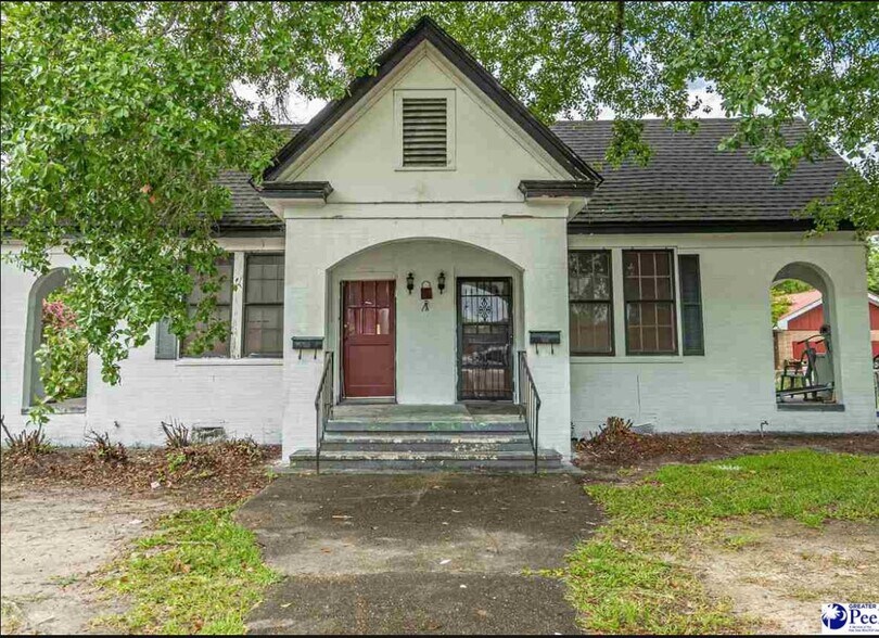 222 E Brooks St, Kingstree, SC 29556