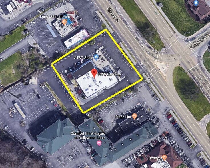 3676 N Parkway, Pigeon Forge, TN for lease - Building Photo - Image 3 of 4