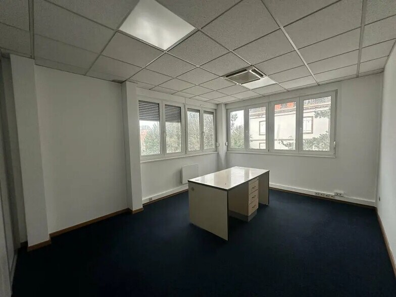 Office in Sélestat for lease - Interior Photo - Image 1 of 7