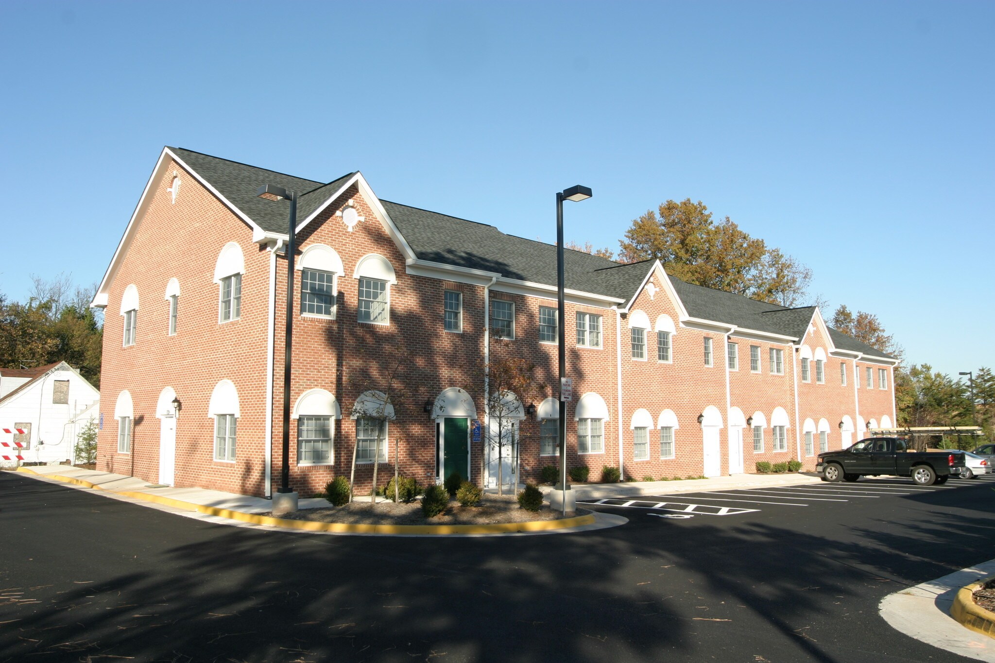 722 Grant St, Herndon, VA for lease Building Photo- Image 1 of 15