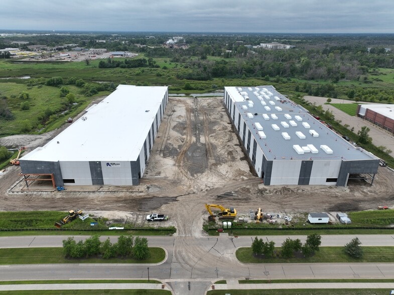 3890 Pheasant Ridge Dr, Blaine, MN for lease - Building Photo - Image 3 of 6