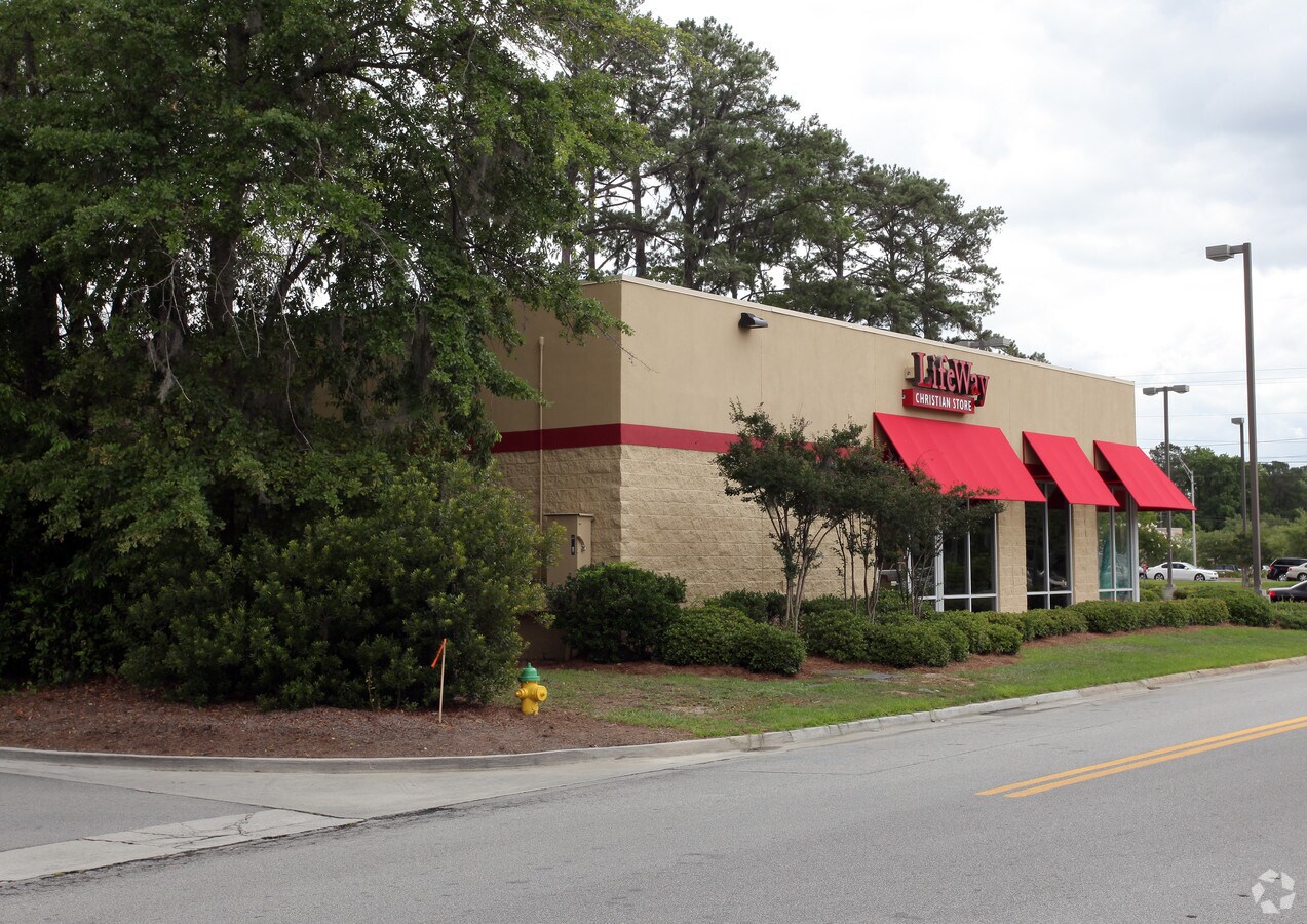 30 Dr, Savannah, GA 31405