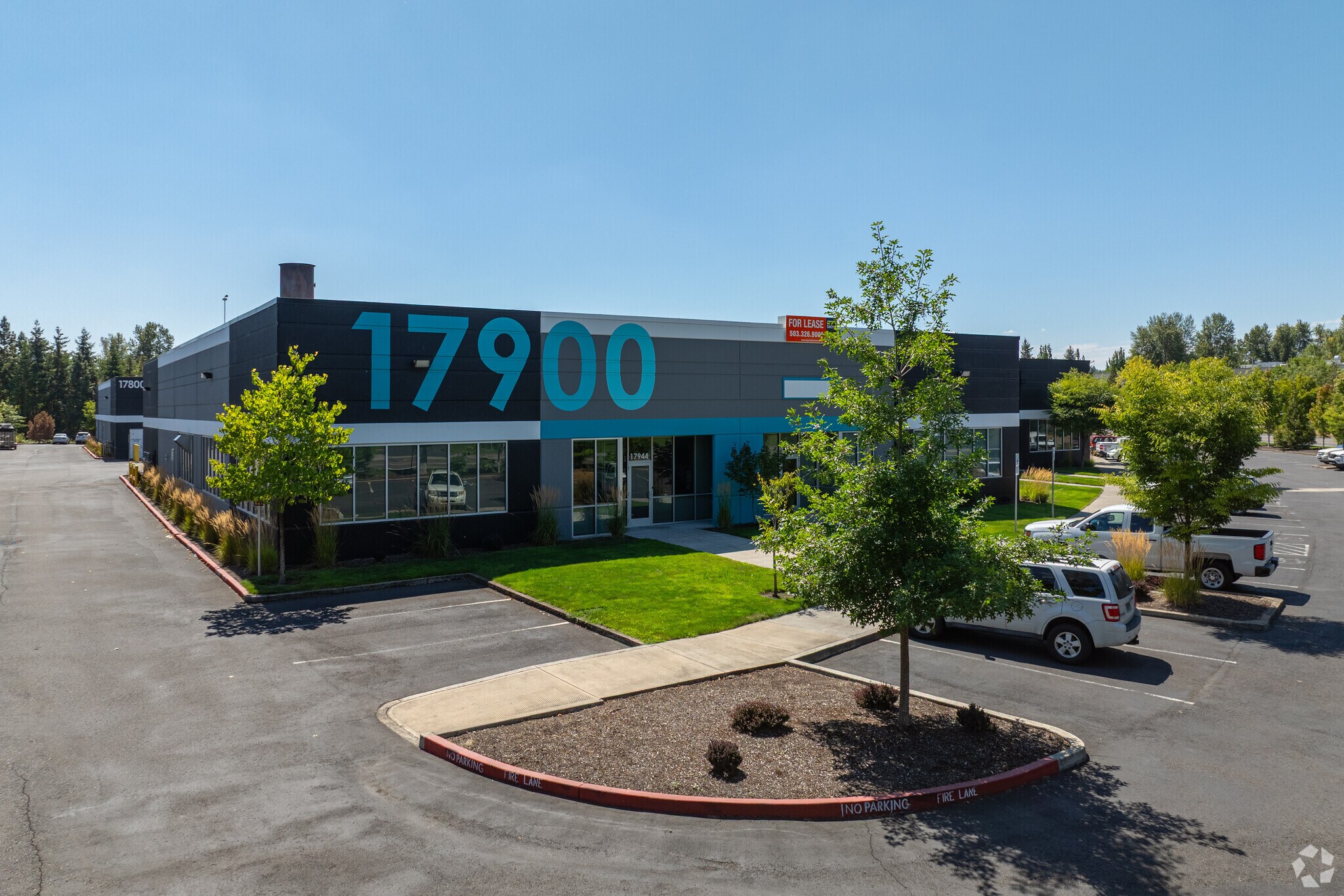 17900 NE Riverside Pkwy, Portland, OR for lease Primary Photo- Image 1 of 6