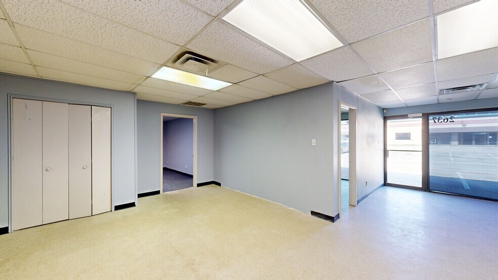 2601-2621 Aero Dr, Grand Prairie, TX for lease - Matterport 3D Scan - Image 3 of 73