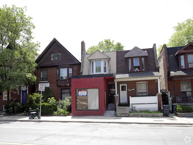 1425A Bloor St W, Toronto, ON for lease - Primary Photo - Image 1 of 2