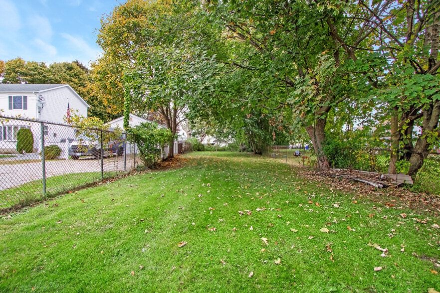 366 Wood St, Bristol, RI for sale - Building Photo - Image 3 of 10