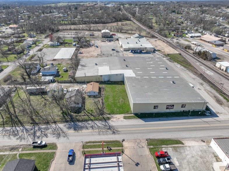 102 S Main St, Mountain Grove, MO for sale - Building Photo - Image 2 of 10