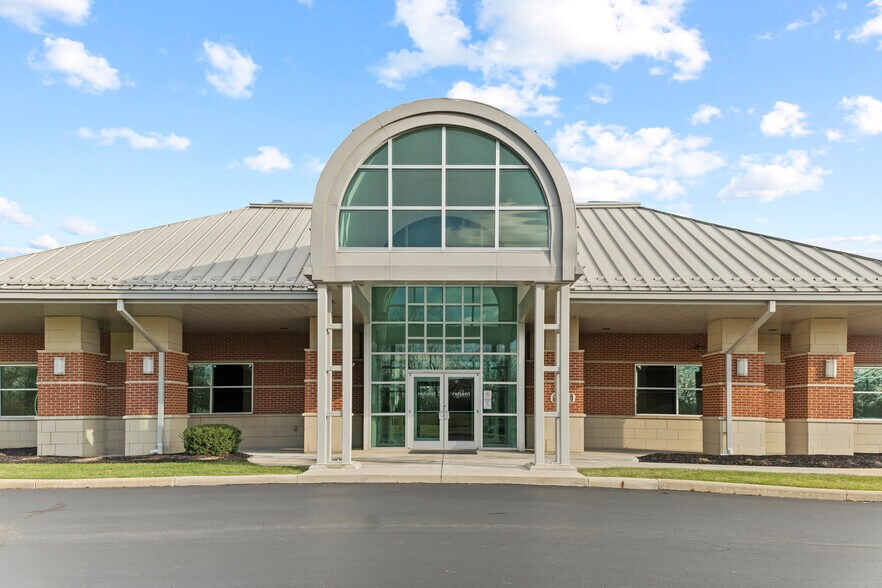 600 Cross Pointe Rd, Gahanna, OH for sale - Building Photo - Image 1 of 1