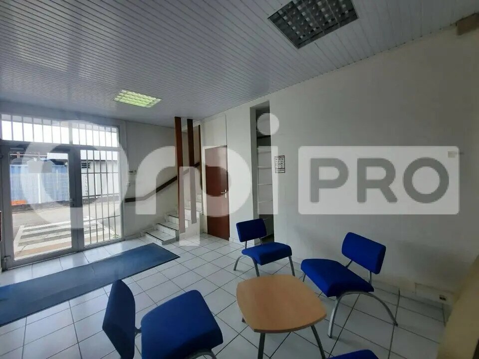 Location Bureaux 310 m² - Photo 1