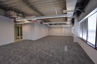 381 Elden St, Herndon, VA for lease Interior Photo- Image 2 of 7