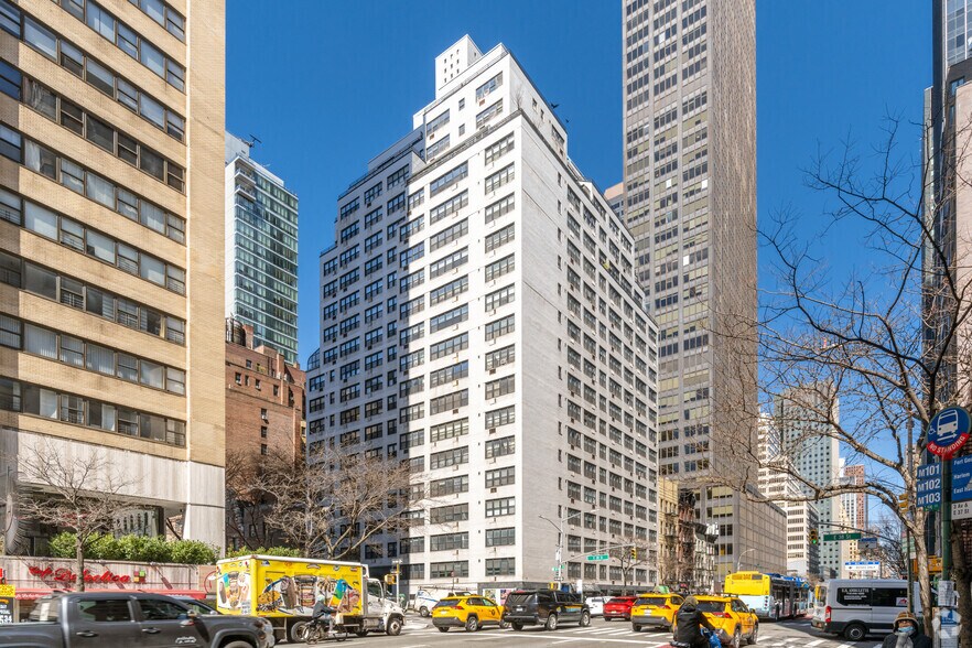 580 3rd Ave, New York, NY for sale - Primary Photo - Image 1 of 1